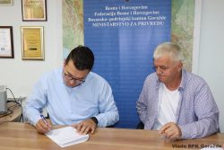Potpisan ugovor o korištenju sredstava za izmirenje obaveza po osnovu poreza i doprinosa uposlenika Turističke zajednice