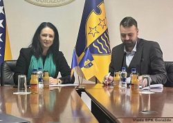 Potpisan ugovor o sufinansiranju projekta “Asfaltiranje putnog pravca u naselju Kalac, MZ Vitkovići”