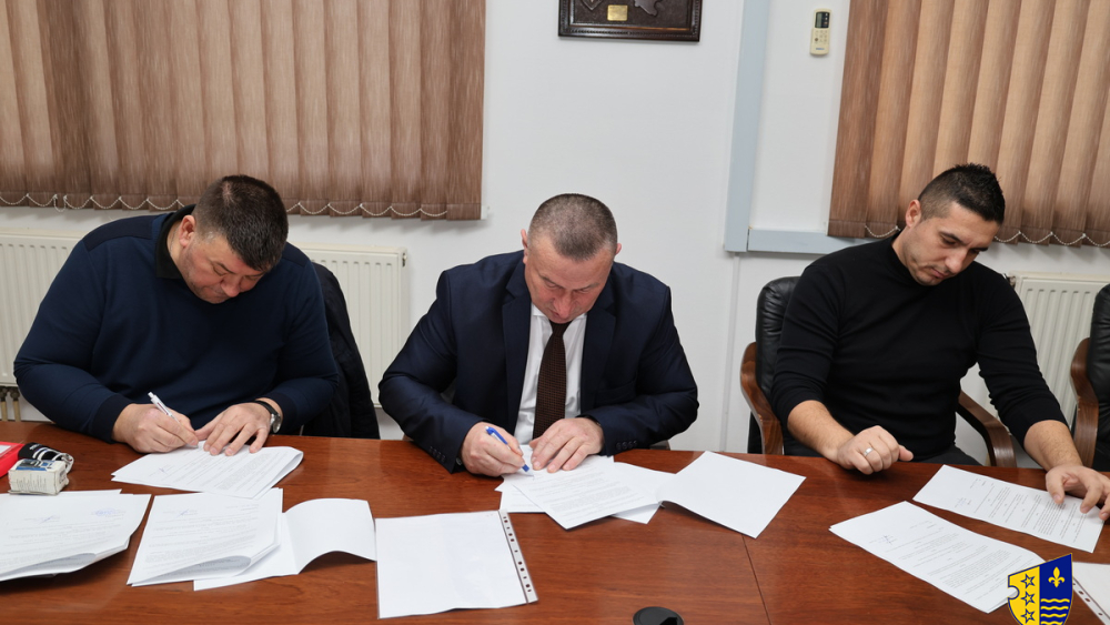 Ministar Arnaut potpisao tri nova ugovora o ustupanju prava korištenja ribolovnih područja