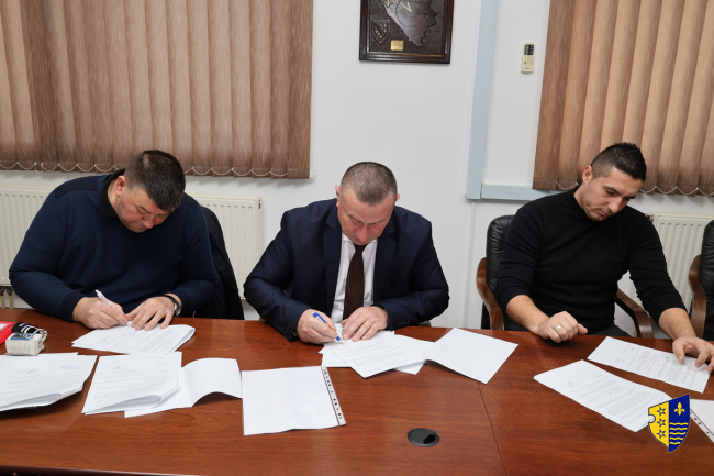 Ministar Arnaut potpisao tri nova ugovora o ustupanju prava korištenja ribolovnih područja