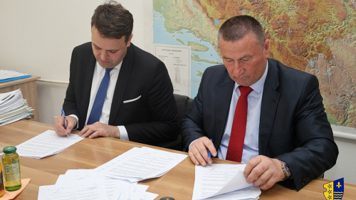 Potpisan ugovor: 114.000 KM za sanaciju lokalnih puteva u Goraždu